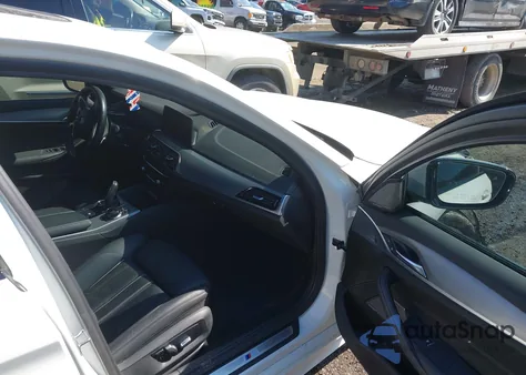 2019 BMW 540I xDrive z USA, uszkodzony, nr VIN WBAJE7C50KWW12654